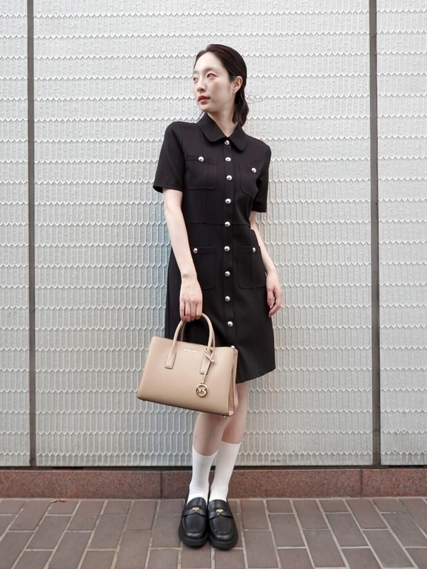 秋はRUTHIEを連れてのスタイリング | スナップ詳細 | マイケル・コース